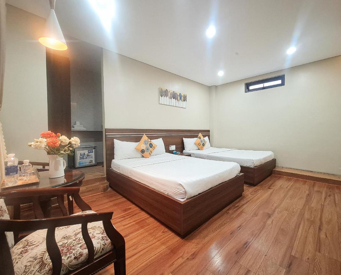 Quan Quan Hotel Дананг Екстериор снимка