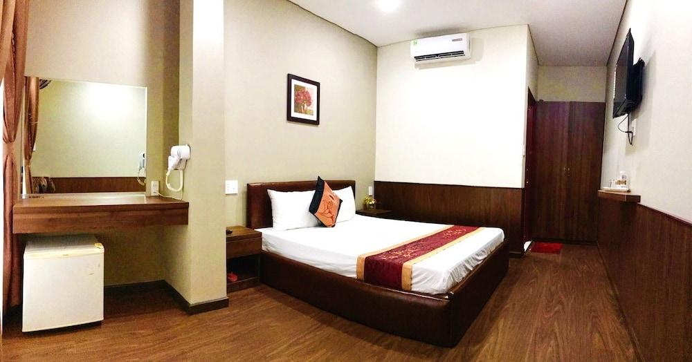 Quan Quan Hotel Дананг Екстериор снимка
