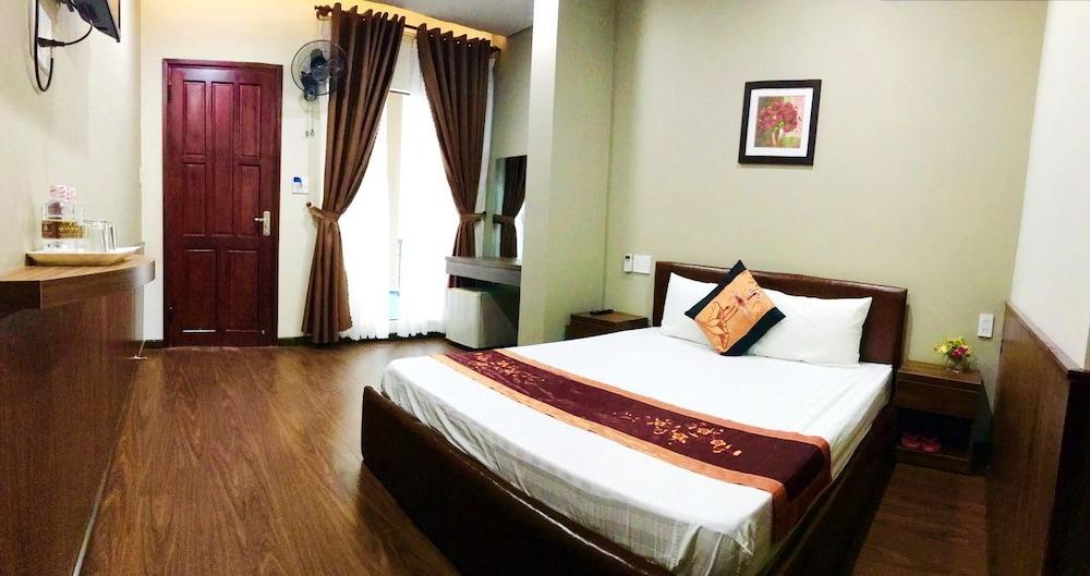 Quan Quan Hotel Дананг Екстериор снимка