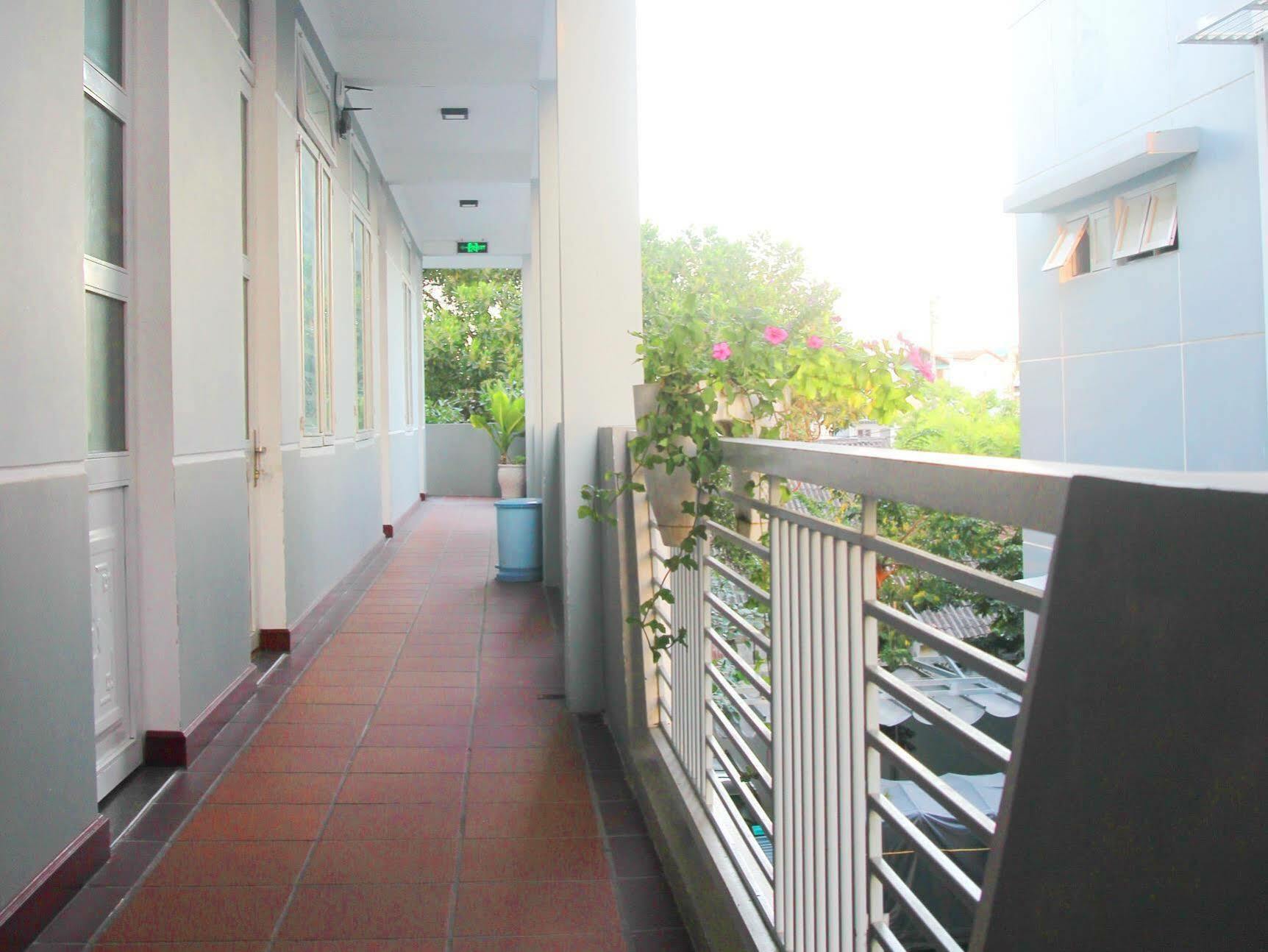 Quan Quan Hotel Дананг Екстериор снимка